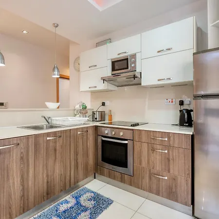 Appartement Lovely, Spacious 2br In The Centre Of By 360 Estates *