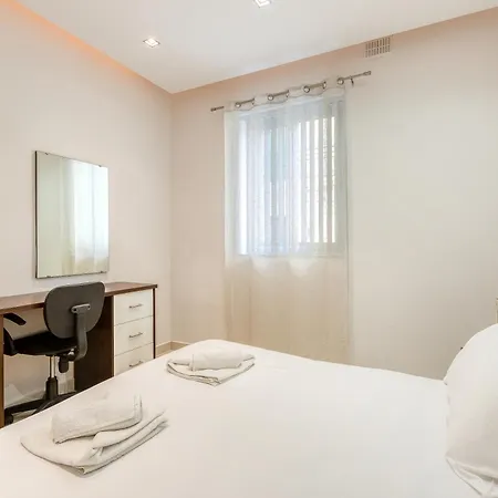 Апартаменты Lovely, Spacious 2br In The Centre Of By 360 Estates