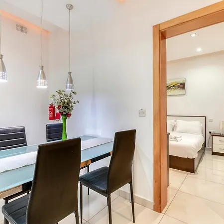 Апартаменты Lovely, Spacious 2br In The Centre Of By 360 Estates