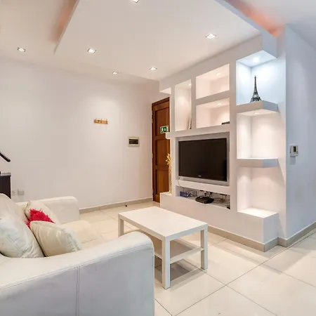 Lovely, Spacious 2br In The Centre Of By 360 Estates Апартаменты *