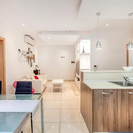 Lovely, Spacious 2br In The Centre Of By 360 Estates Apartamento